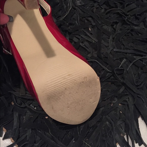 Enzo Angiolini red peep toe heels. - Picture 4 of 5
